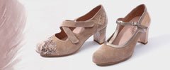 zapato de ante nude y tacón medio con velcro y plantilla extraíble