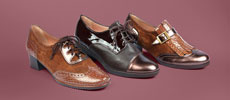zapatos oxford en tonos cuero con cordones y hebillas, con plantilla extraíble